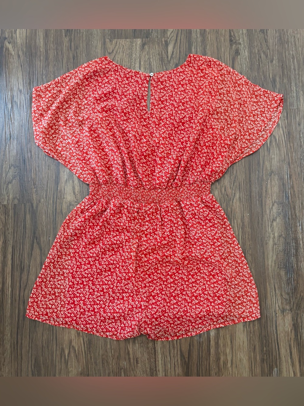 She + Sky Red Ditsy Floral Smocked Waist V-Neck Romper Size L - Picture 2 of 7